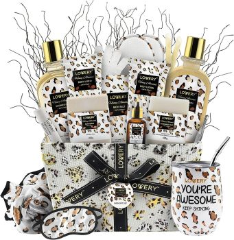 Spa Gift Set - Honey-Almond - Lovery Skincare - 21-Piece
